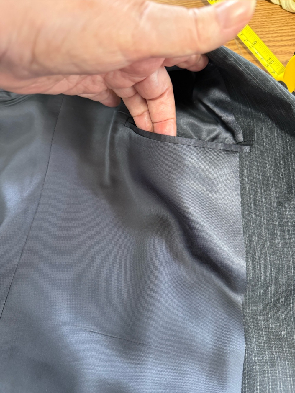 46R Jos. A Banks Suit - 2 Button Dark Gray Pin Stripe. Pants included. - Picture 4 of 15